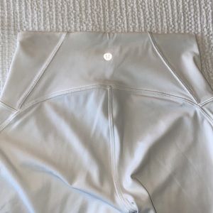White lululemon wunder unders